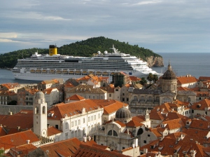 A cruise ship attacking Dubrovnik (photo by RR Koops)